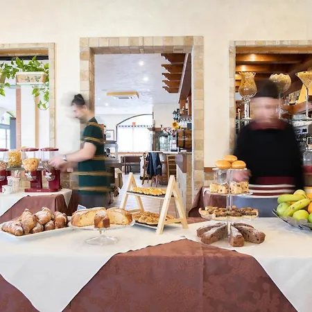 Casa Merano & Restaurant Centro Ξενοδοχείο με διαμερίσματα 3*