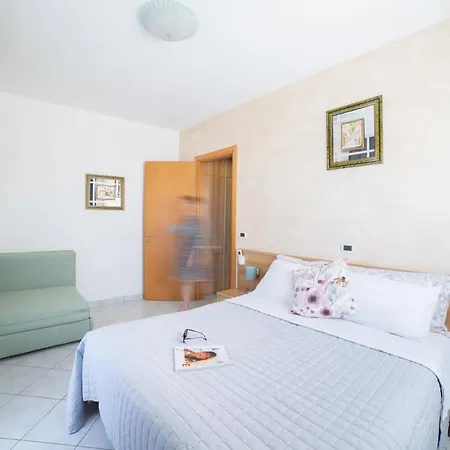 Casa Merano & Restaurant Centro 아파트호텔 3*
