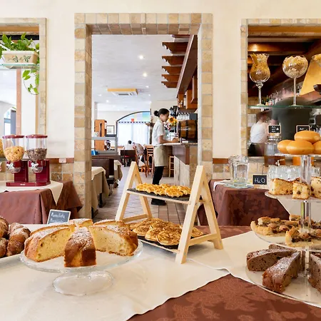 アパートホテル Casa Merano & Restaurant Centro ビビオーネ